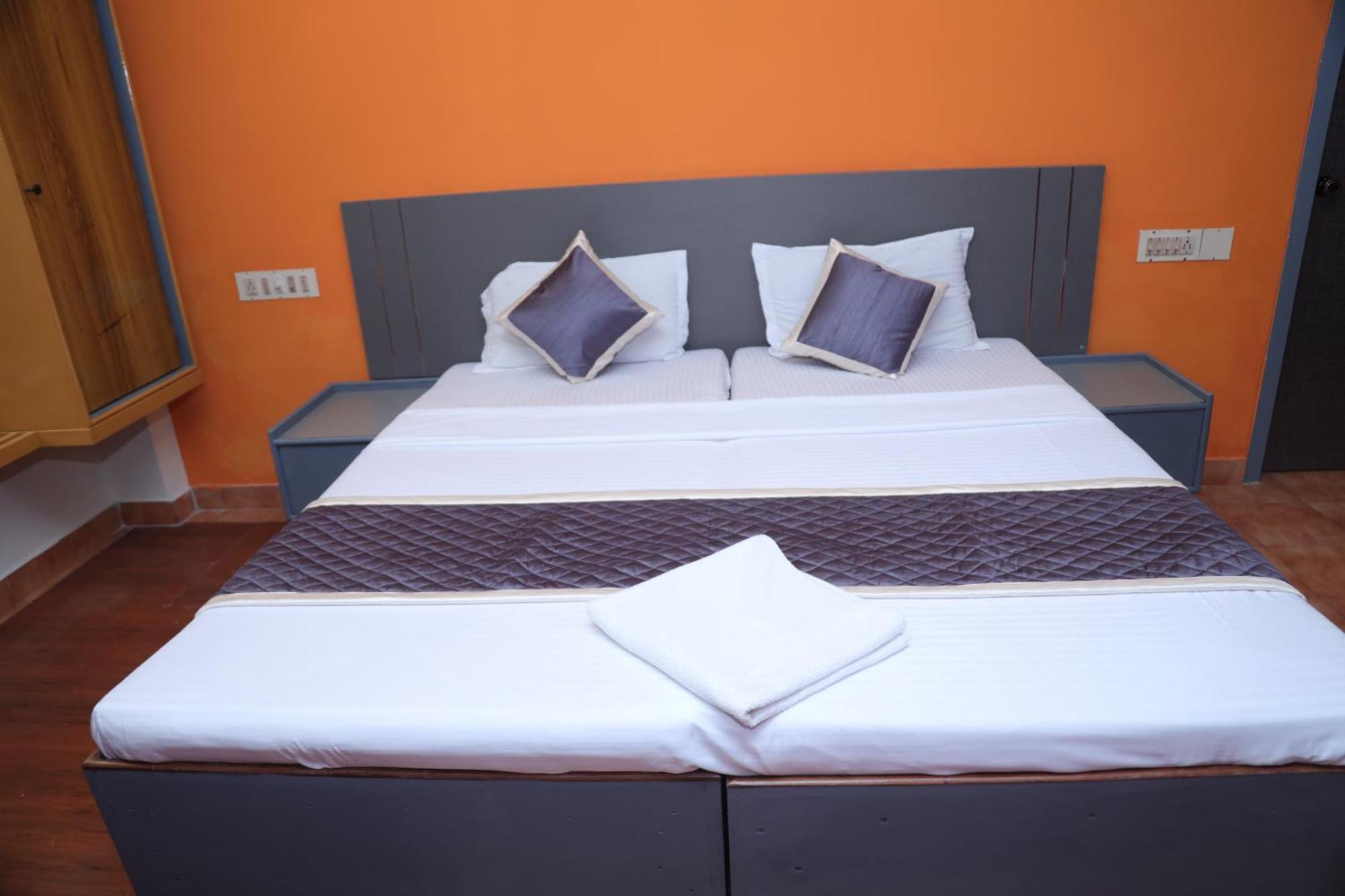 Grand Harmony Beach Resort Kovalam Buitenkant foto